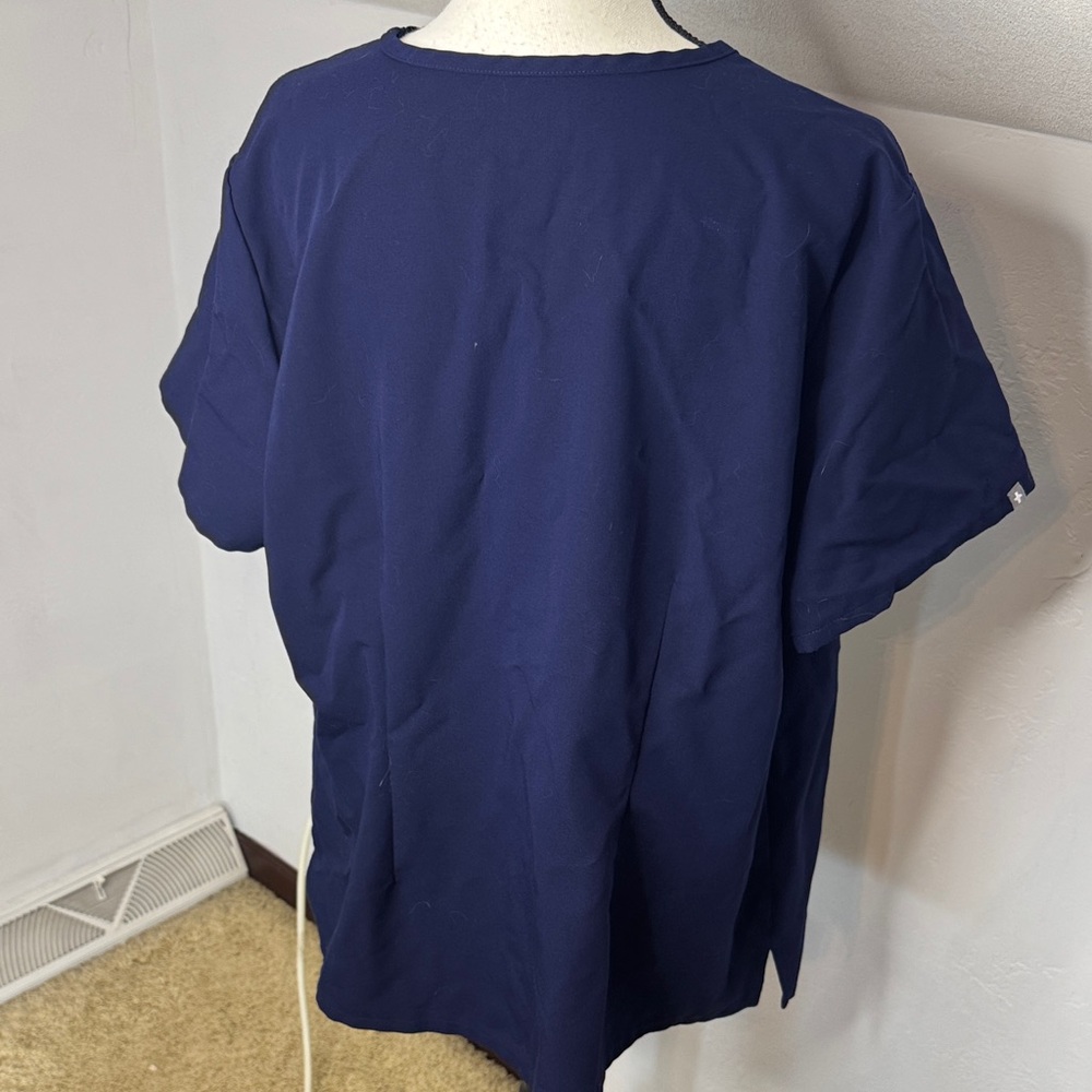 Figs Technical Collection Navy Blue V-Neck Top Size 3XL - Picture 4 of 6